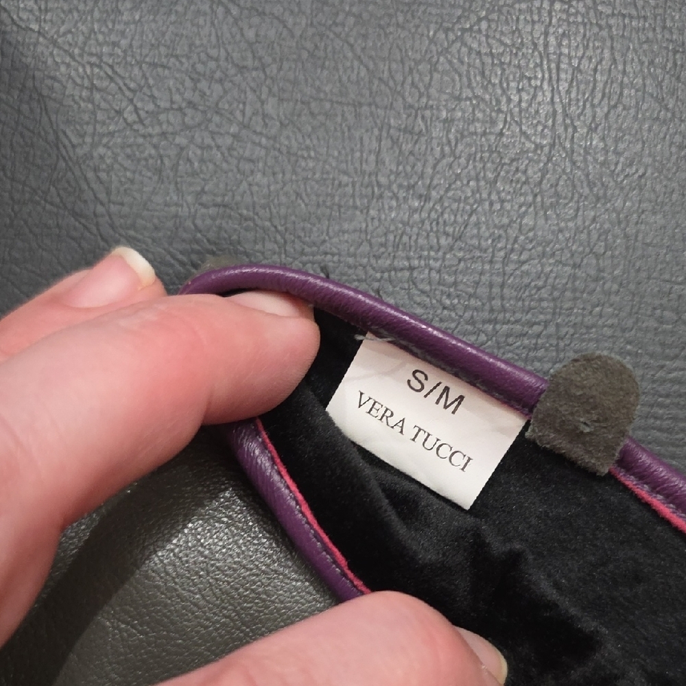 Leather Women's Gloves with Colorful Trim and Buttons - Picture 2 of 7